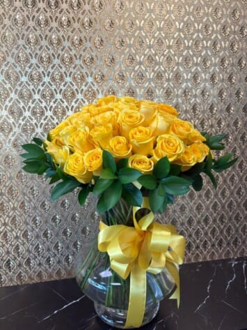 Majestic yellow roses bouquet