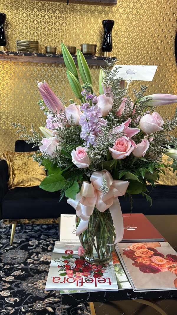 Mix flower arrangement deluxe edition