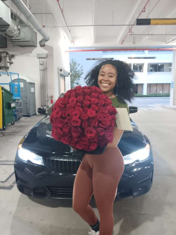 100 LARGE red rose bouquet